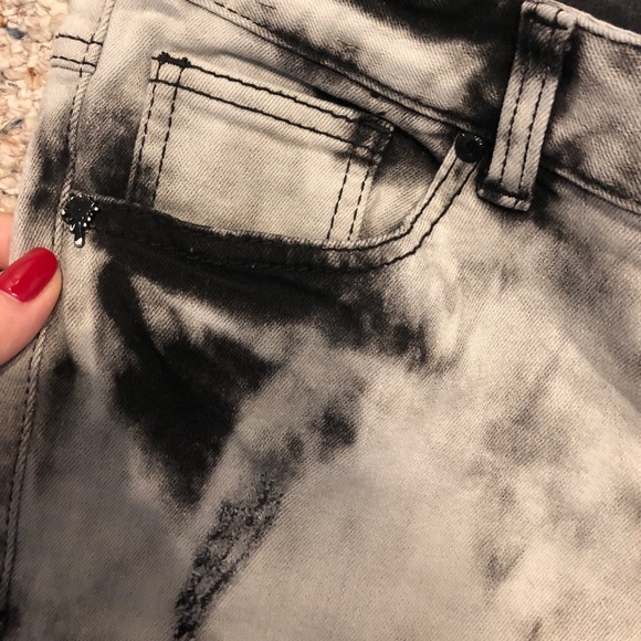 3/$45👖Tie dye style jeans size 28 - Picture 4 of 7